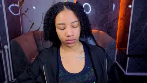 violeth_b online show from November 18, 2025, 12:53 pm