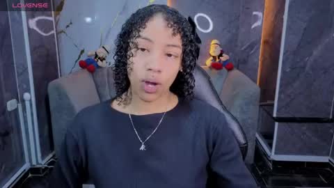 violeth_b online show from May 11, 2026, 1:17 pm