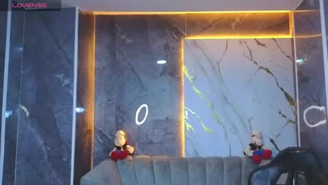 violeth_b online show from July 14, 2026, 12:55 pm