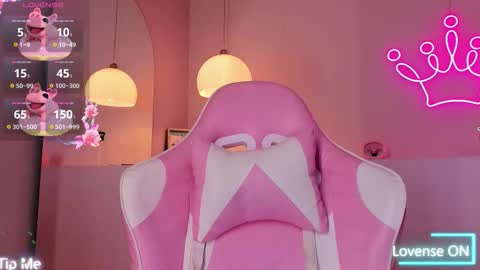 Snapshot of violeth_hill chatting on November 25, 2025, 7:03 pm Violeth Hill online show from November 25, 2025, 7:03 pm