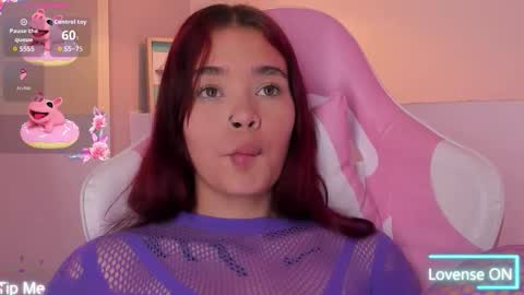 Snapshot of violeth_hill chatting on December 3, 2025, 7:56 pm Violeth Hill online show from December 3, 2025, 7:56 pm