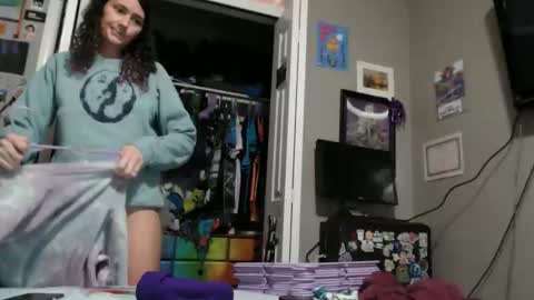 Snapshot of violethooper chatting on April 6, 2026, 6:53 pm Violet Hooper online show from April 6, 2026, 6:53 pm