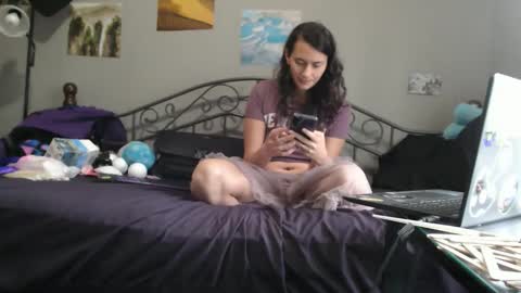 Snapshot of violethooper chatting on April 10, 2026, 3:17 pm Violet Hooper online show from April 10, 2026, 3:17 pm