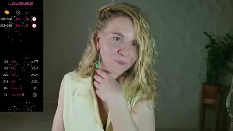 Snapshot of violetplath chatting on November 15, 2025, 10:37 pm Violet next stream December 6 online show from November 15, 2025, 10:37 pm