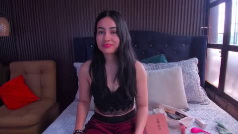 Snapshot of violetrousse chatting on October 23, 2025, 2:38 pm Violet Rousse online show from October 23, 2025, 2:38 pm