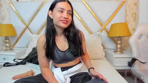 Snapshot of violetrousse chatting on October 28, 2025, 2:31 pm Violet Rousse online show from October 28, 2025, 2:31 pm