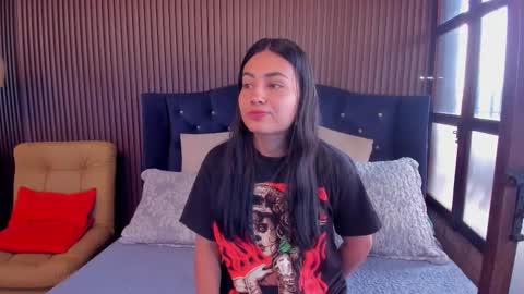 Snapshot of violetrousse chatting on November 12, 2025, 3:23 pm Violet Rousse online show from November 12, 2025, 3:23 pm