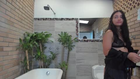 Snapshot of violetrousse chatting on November 13, 2025, 5:23 pm Violet Rousse online show from November 13, 2025, 5:23 pm