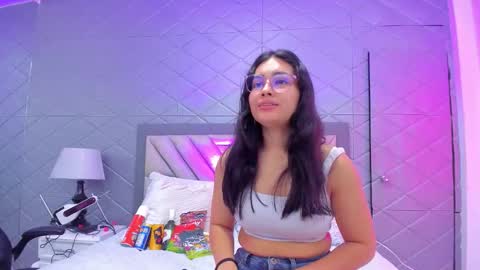 Snapshot of violetrousse chatting on December 4, 2025, 4:59 pm Violet Rousse online show from December 4, 2025, 4:59 pm