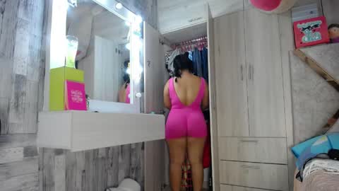 violetroussee online show from April 4, 2026, 6:38 pm
