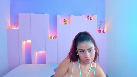 Snapshot of violetsmith7 chatting on January 24, 2025, 7:49 pm violetsmith online show from January 24, 2025, 7:49 pm