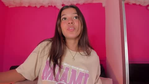 violett_24_ online show from March 7, 2025, 6:33 pm