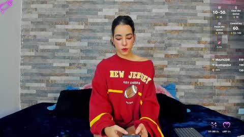 Snapshot of violett__golden chatting on October 7, 2025, 2:09 am ViolettGolden online show from October 7, 2025, 2:09 am