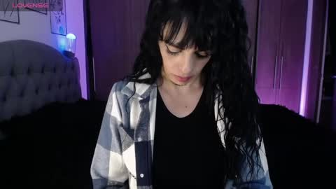 violett  Independent model online show from April 17, 2026, 4:59 am