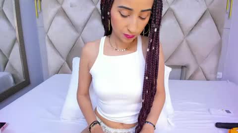 Violett  online show from April 16, 2026, 8:31 pm