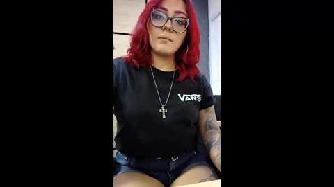 Snapshot of violett_sykes chatting on May 3, 2026, 8:48 pm violett_sykes online show from May 3, 2026, 8:48 pm