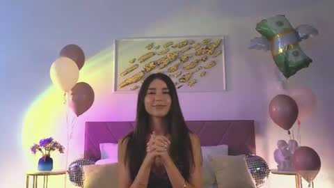 Snapshot of violetta_finch chatting on June 21, 2026, 10:40 am violetta_finch online show from June 21, 2026, 10:40 am