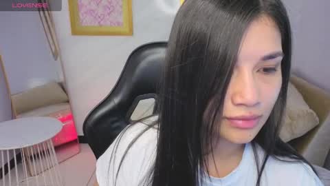 Violetta  online show from April 12, 2026, 1:27 pm