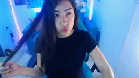 Snapshot of violetta_m_ chatting on January 22, 2025, 1:21 pm Violeta online show from January 22, 2025, 1:21 pm