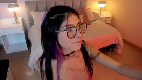 Snapshot of violetta_nur chatting on July 8, 2026, 9:08 pm Violetta nur online show from July 8, 2026, 9:08 pm