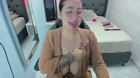 VIOLETTA online show from March 20, 2026, 12:54 pm