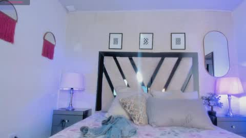 Snapshot of violettaa_stone chatting on March 31, 2026, 4:46 am Violettaa online show from March 31, 2026, 4:46 am