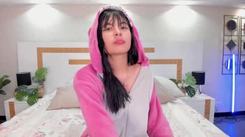 Snapshot of violettaa_stone chatting on June 9, 2026, 3:51 am Violettaa online show from June 9, 2026, 3:51 am