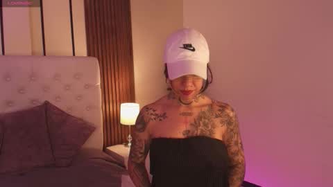 Snapshot of violettaalemida chatting on January 13, 2026, 1:05 pm violettaalemida online show from January 13, 2026, 1:05 pm