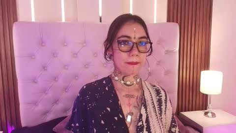 Snapshot of violettaalemida chatting on January 19, 2026, 1:15 pm violettaalemida online show from January 19, 2026, 1:15 pm