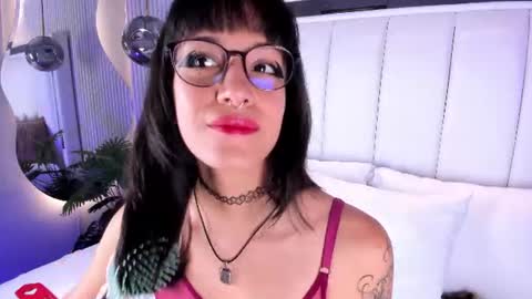 violettacolinss online show from June 23, 2026, 11:41 am