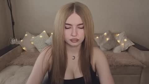 Snapshot of violettaotis chatting on October 3, 2025, 11:07 am ViolettaOtis online show from October 3, 2025, 11:07 am