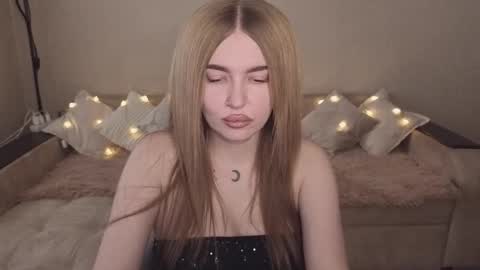 Snapshot of violettaotis chatting on October 22, 2025, 12:05 pm ViolettaOtis online show from October 22, 2025, 12:05 pm