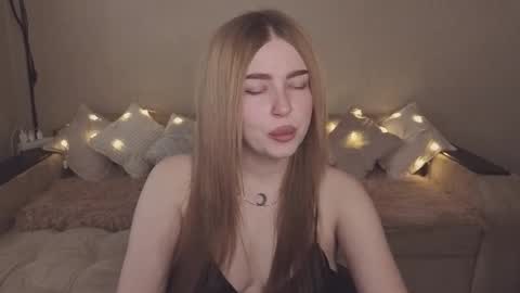 Snapshot of violettaotis chatting on November 6, 2025, 12:28 pm ViolettaOtis online show from November 6, 2025, 12:28 pm