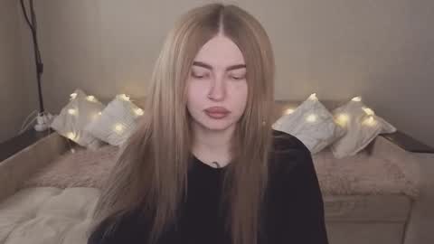 Snapshot of violettaotis chatting on November 16, 2025, 10:43 am ViolettaOtis online show from November 16, 2025, 10:43 am