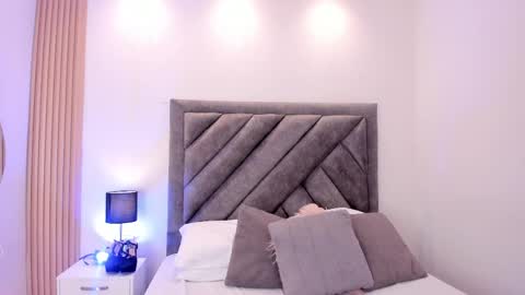 Snapshot of violettarousee chatting on May 1, 2026, 10:58 pm violettarousee online show from May 1, 2026, 10:58 pm