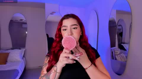 Violett Castel online show from October 24, 2025, 6:59 pm