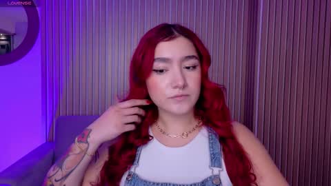 Violett Castel online show from January 12, 2026, 6:35 pm