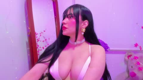 Snapshot of violette_laurent chatting on April 7, 2026, 12:00 am violette_laurent online show from April 7, 2026, 12:00 am