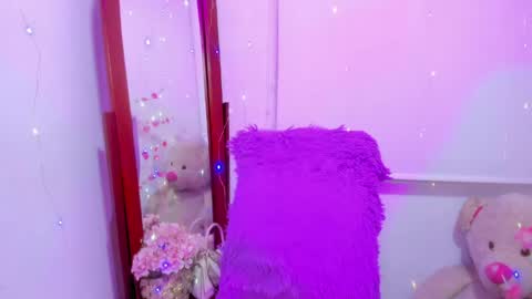 Snapshot of violette_laurent chatting on April 21, 2026, 2:04 am violette_laurent online show from April 21, 2026, 2:04 am