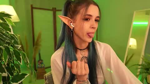 violettessa online show from November 13, 2025, 11:42 am