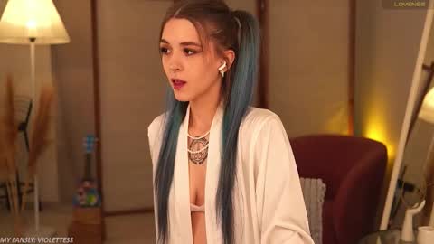 violettessa online show from November 18, 2025, 12:31 pm