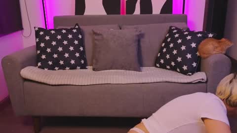 Violet online show from January 30, 2025, 1:33 am