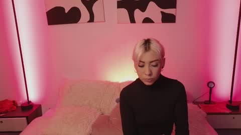 Violet online show from November 5, 2025, 1:16 am