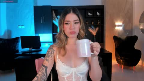 Violett  online show from October 1, 2025, 6:25 pm