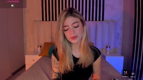 Snapshot of violetthansson chatting on June 17, 2026, 10:39 am Violett online show from June 17, 2026, 10:39 am