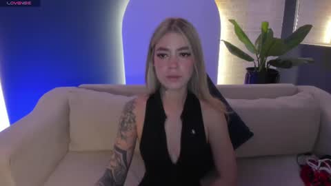 Snapshot of violetthansson chatting on July 15, 2026, 9:58 am Violett online show from July 15, 2026, 9:58 am