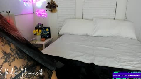 Snapshot of violetttflowers chatting on June 2, 2026, 3:30 am Violet Flowers online show from June 2, 2026, 3:30 am
