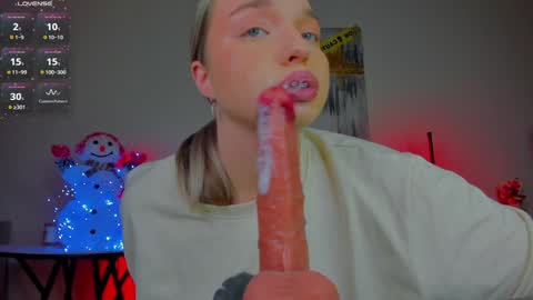 Snapshot of viollasinzz chatting on December 11, 2024, 11:51 am Violla online show from December 11, 2024, 11:51 am