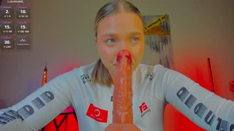 Snapshot of viollasinzz chatting on December 16, 2024, 11:22 am Violla online show from December 16, 2024, 11:22 am