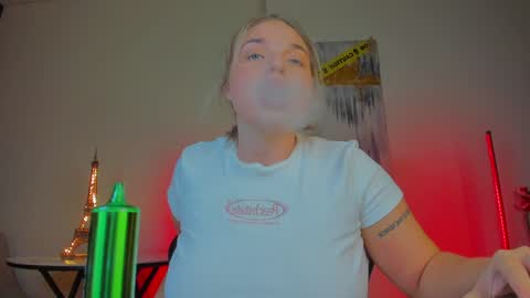 Snapshot of viollasinzz chatting on December 26, 2024, 1:51 am Violla online show from December 26, 2024, 1:51 am